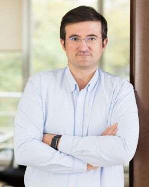 Emil Muthu, CEO Neurony: AI va deveni o competenţă de bază pentru următoarea generaţie